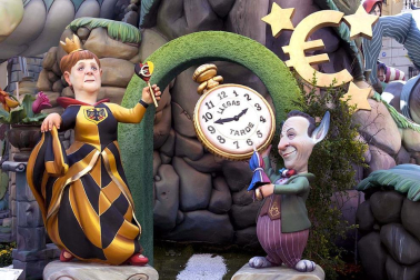 Varias imágenes de las fallas de Valencia
