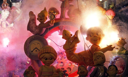 Imágenes de las fallas ardiendo en Valencia, en la madrugada de este 19 de marzo