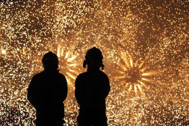Imágenes de las fallas ardiendo en Valencia, en la madrugada de este 19 de marzo