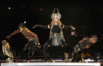 La Reina del Pop aprovechó uno de los eventos deportivos más vistos en la televisdión estadounidense para rememorar su carrera musical con una presentación en la que interpretó sus éxitos, desde el clásico "Like a Prayer" hasta el más reciente "Give me all your loving".