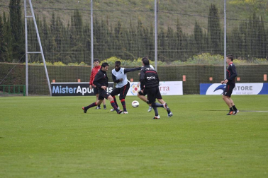 Imágenes del entrenamiento de Osasuna en Tajonar