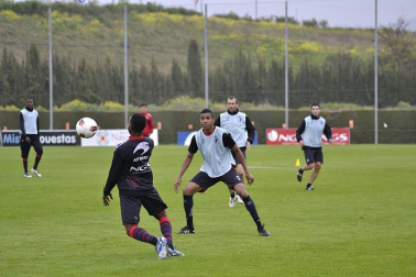 Imágenes del entrenamiento de Osasuna en Tajonar