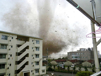 Una persona ha fallecido y 40 más se encuentran heridas por el paso de un tornado por la localidad de Tsukuba, en la prefectura de Ibaraki, en el este de Japón. E.PRESS