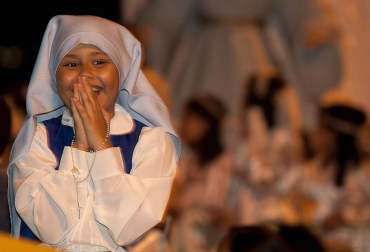 La peregrinación de miles de fieles a pie y en coche desbordó este año las previsiones de los organizadores en la conmemoración del 95 aniversario de la supuesta aparición de la virgen en Fátima (Portugal), que se celebra este fin de semana. EFE