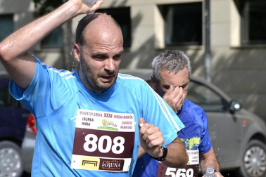 Imágenes de la Media Maratón que ha tenido lugar este domingo en Pamplona