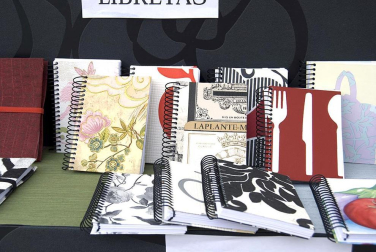 La feria del Espárrago acogió el XXII Capítulo de su cofradía con 23 invitados y una apuesta clara por el producto en una fiesta multitudinaria