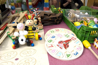 La feria del Espárrago acogió el XXII Capítulo de su cofradía con 23 invitados y una apuesta clara por el producto en una fiesta multitudinaria