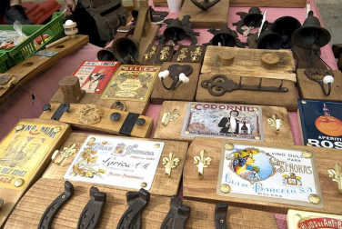 La feria del Espárrago acogió el XXII Capítulo de su cofradía con 23 invitados y una apuesta clara por el producto en una fiesta multitudinaria