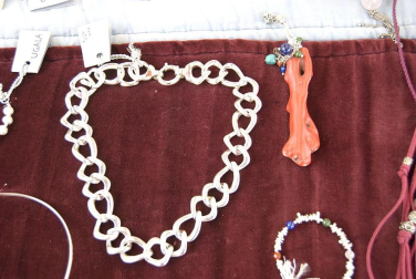 La feria del Espárrago acogió el XXII Capítulo de su cofradía con 23 invitados y una apuesta clara por el producto en una fiesta multitudinaria