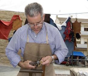 La feria del Espárrago acogió el XXII Capítulo de su cofradía con 23 invitados y una apuesta clara por el producto en una fiesta multitudinaria