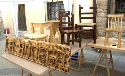 La feria del Espárrago acogió el XXII Capítulo de su cofradía con 23 invitados y una apuesta clara por el producto en una fiesta multitudinaria