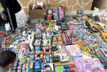 La feria del Espárrago acogió el XXII Capítulo de su cofradía con 23 invitados y una apuesta clara por el producto en una fiesta multitudinaria