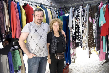 La feria del Espárrago acogió el XXII Capítulo de su cofradía con 23 invitados y una apuesta clara por el producto en una fiesta multitudinaria