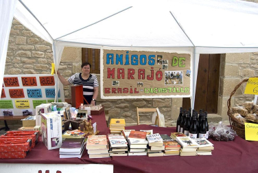 La feria del Espárrago acogió el XXII Capítulo de su cofradía con 23 invitados y una apuesta clara por el producto en una fiesta multitudinaria