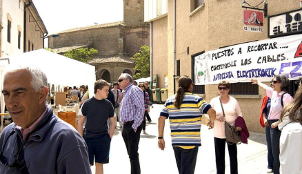La feria del Espárrago acogió el XXII Capítulo de su cofradía con 23 invitados y una apuesta clara por el producto en una fiesta multitudinaria
