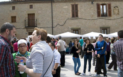 La feria del Espárrago acogió el XXII Capítulo de su cofradía con 23 invitados y una apuesta clara por el producto en una fiesta multitudinaria