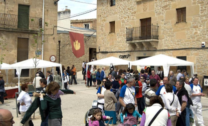 La feria del Espárrago acogió el XXII Capítulo de su cofradía con 23 invitados y una apuesta clara por el producto en una fiesta multitudinaria