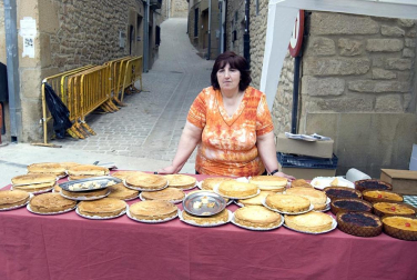 La feria del Espárrago acogió el XXII Capítulo de su cofradía con 23 invitados y una apuesta clara por el producto en una fiesta multitudinaria