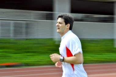 La XXXI Media Maratón Ciudad de Pamplona fue todo un éxito, tanto organizativo como de participantes. El sol acompañó a los 1.200 corredores que tomaron parte en la prueba organizada por el Beste Iruña que, además, venció en la carrera, pues ganaron dos de sus corredores. En categoría masculina fue Antonio Etxeberria el que se hizo con el triunfo, mientras que Salima Charki venció en la categoría femenina.