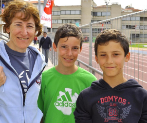 La XXXI Media Maratón Ciudad de Pamplona fue todo un éxito, tanto organizativo como de participantes. El sol acompañó a los 1.200 corredores que tomaron parte en la prueba organizada por el Beste Iruña que, además, venció en la carrera, pues ganaron dos de sus corredores. En categoría masculina fue Antonio Etxeberria el que se hizo con el triunfo, mientras que Salima Charki venció en la categoría femenina.