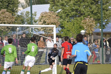 Osasuna ha logrado la victoria en la A.D. San Juan por 0-4 en un partido amistoso que se ha disputado para conmemorar el 50ª aniversario de la Agrupación.