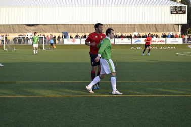 Osasuna ha logrado la victoria en la A.D. San Juan por 0-4 en un partido amistoso que se ha disputado para conmemorar el 50ª aniversario de la Agrupación.