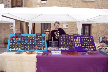 El espárrago es una de las verduras más tradicionales y representativas de Navarra. Por eso, el denominado oro blanco tiene su jornada de exaltación. Cientos de enamorados de este fruto acudieron el pasado domingo a Dicastillo para celebrar el XXII Día del Espárrago, que contó con un amplio y variado programa de actividades, en el que destacó la degustación popular en la que se repartieron más de 400 kilos de este producto.