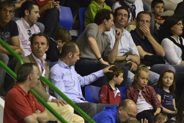 Imágenes de los asistentes al primer partido de la semifinal de los playoff entre Grupo Iruña y Menorca