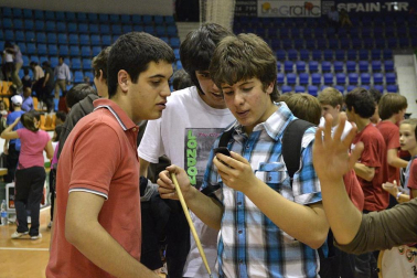 Imágenes de los asistentes al primer partido de la semifinal de los playoff entre Grupo Iruña y Menorca
