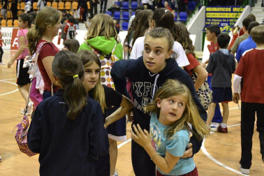 Imágenes de los asistentes al primer partido de la semifinal de los playoff entre Grupo Iruña y Menorca