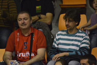 Imágenes de los asistentes al primer partido de la semifinal de los playoff entre Grupo Iruña y Menorca