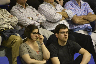 Imágenes de los asistentes al primer partido de la semifinal de los playoff entre Grupo Iruña y Menorca