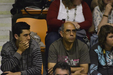 Imágenes de los asistentes al primer partido de la semifinal de los playoff entre Grupo Iruña y Menorca