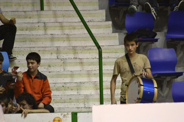 Imágenes de los asistentes al primer partido de la semifinal de los playoff entre Grupo Iruña y Menorca