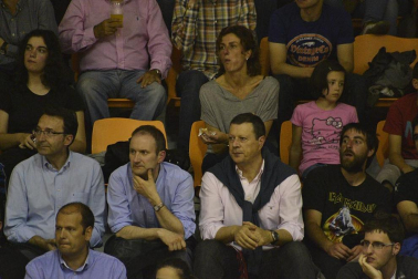 Imágenes de los asistentes al primer partido de la semifinal de los playoff entre Grupo Iruña y Menorca