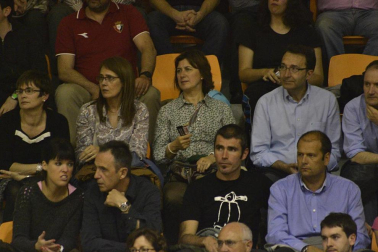 Imágenes de los asistentes al primer partido de la semifinal de los playoff entre Grupo Iruña y Menorca