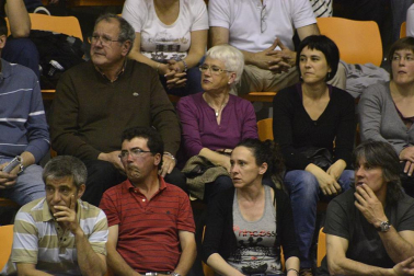 Imágenes de los asistentes al primer partido de la semifinal de los playoff entre Grupo Iruña y Menorca