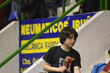 Imágenes de los asistentes al primer partido de la semifinal de los playoff entre Grupo Iruña y Menorca