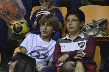 Imágenes de los asistentes al primer partido de la semifinal de los playoff entre Grupo Iruña y Menorca
