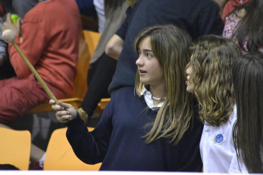 Imágenes de los asistentes al primer partido de la semifinal de los playoff entre Grupo Iruña y Menorca