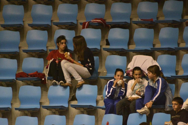 Imágenes de los asistentes al primer partido de la semifinal de los playoff entre Grupo Iruña y Menorca