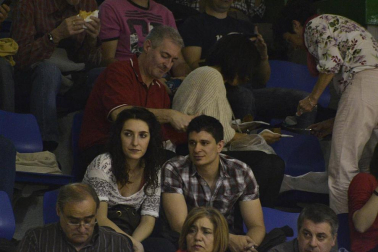 Imágenes de los asistentes al primer partido de la semifinal de los playoff entre Grupo Iruña y Menorca