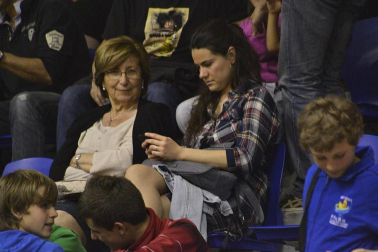 Imágenes de los asistentes al primer partido de la semifinal de los playoff entre Grupo Iruña y Menorca
