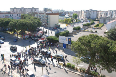 Una joven ha muerto en un atentado con dos explosiones ocurrido en el instituto Morvillo Falcone en la localidad italiana de Brindisi.