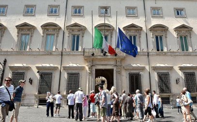 Una joven ha muerto en un atentado con dos explosiones ocurrido en el instituto Morvillo Falcone en la localidad italiana de Brindisi.