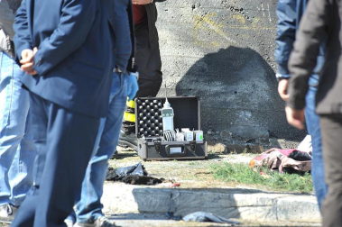 Una joven ha muerto en un atentado con dos explosiones ocurrido en el instituto Morvillo Falcone en la localidad italiana de Brindisi.
