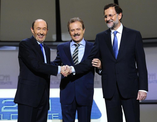 Rajoy y Rubalcaba se enfrentan en el debate televisado por la Academia de televisión, en el Palacio de Congresos.