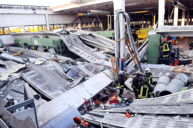 El temblor, que tuvo su hipocentro a 5 kilómetros al este de la localidad de San Felice sul Panaro, según el Instituto Nacional de Geofísica y Vulcanología de Italia, estuvo precedido por otros dos seísmos, uno de intensidad 4,1 a las 23.13 GMT del sábado -unas tres horas antes del principal- y otro, de 2,2 grados, a las 23.43 GMT. EFE