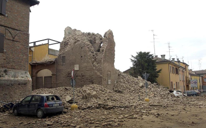 El temblor, que tuvo su hipocentro a 5 kilómetros al este de la localidad de San Felice sul Panaro, según el Instituto Nacional de Geofísica y Vulcanología de Italia, estuvo precedido por otros dos seísmos, uno de intensidad 4,1 a las 23.13 GMT del sábado -unas tres horas antes del principal- y otro, de 2,2 grados, a las 23.43 GMT. EFE