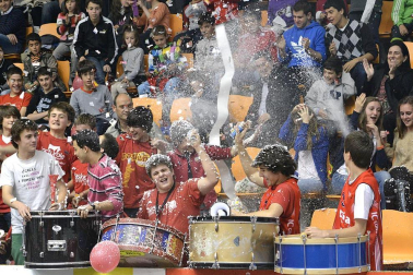 Imágenes de los asistentes al segundo partido de playoff entre Grupo Iruña y Menorca